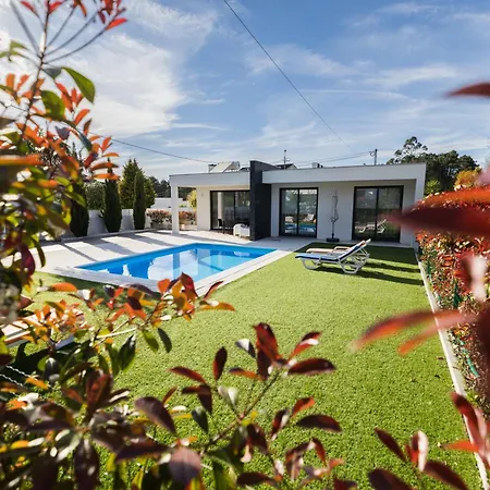 בקתה Meirinha House