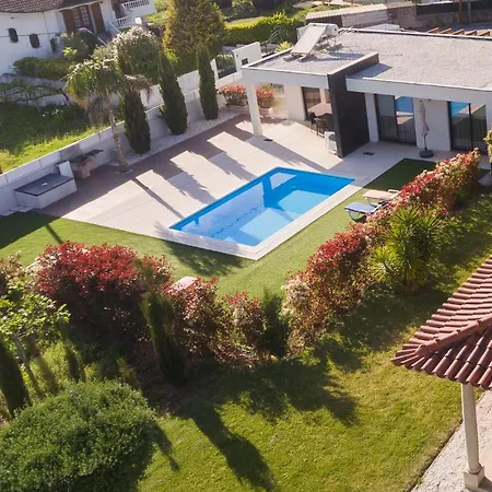 Chalet Meirinha House
