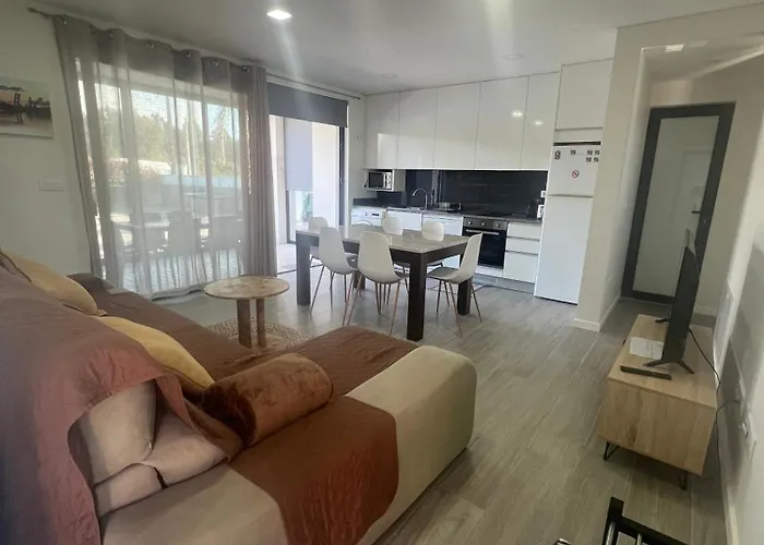 בקתה Meirinha House *